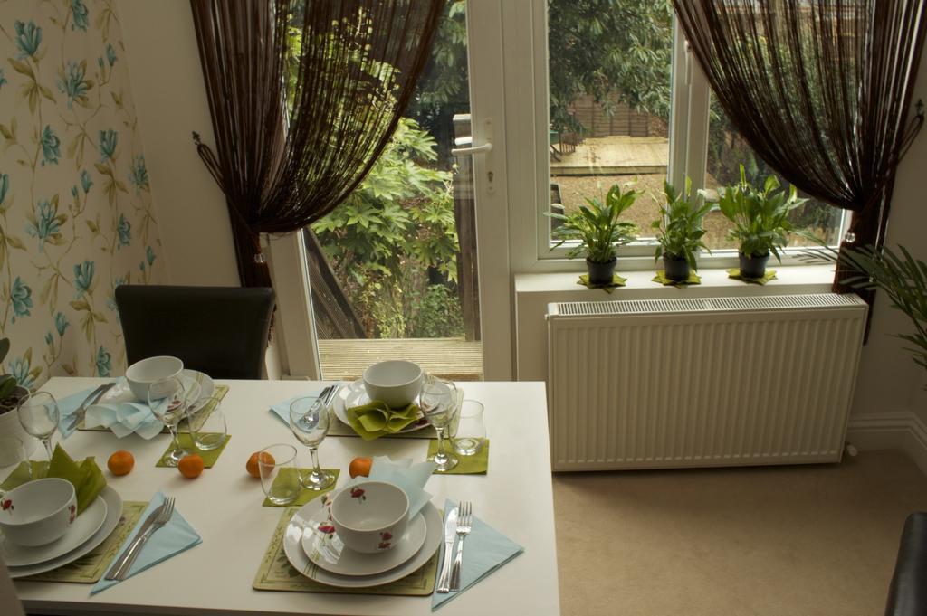 Hammersmith Apartment เบรนท์ฟอร์ด ภายนอก รูปภาพ