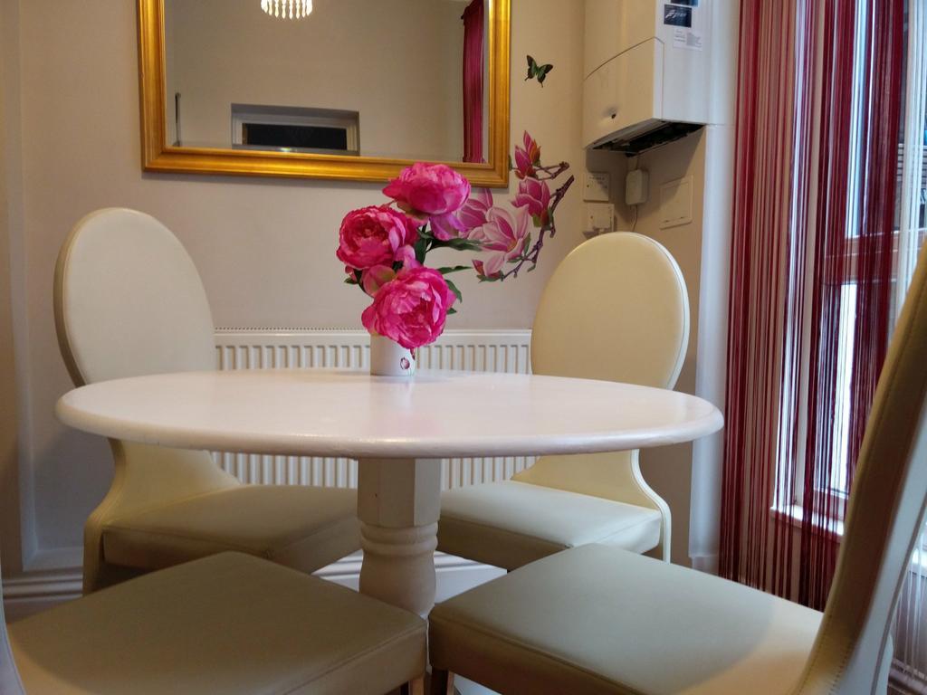 Hammersmith Apartment เบรนท์ฟอร์ด ภายนอก รูปภาพ